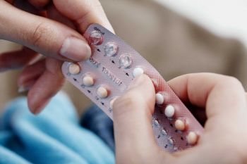 Boleh Mengkonsumsi Pil Penghambat Haid, Tapi Harus Siap Dengan Resikonya