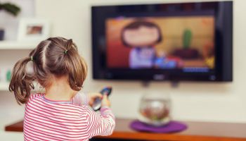 Jauhkan Anak Anda Dari Televisi Dengan 5 Cara Ini