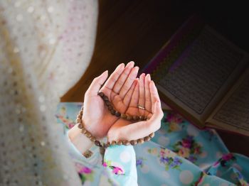 Mau Doa Maqbul? Perbaiki Cara Berdoa!